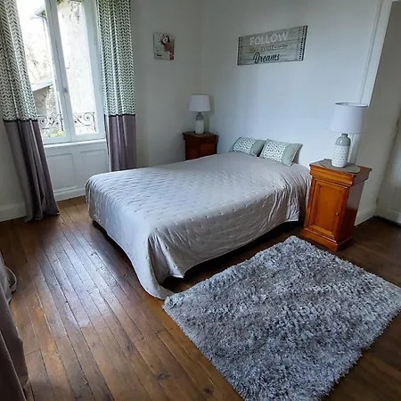 Grand Familial 5 A Ally, Dans Le Cantal A Cote De Salers