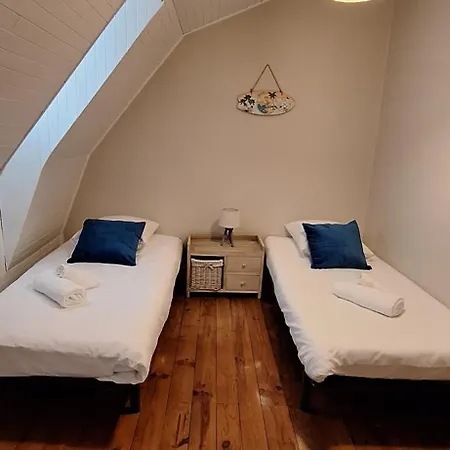 Grand Familial 5 A Ally, Dans Le Cantal A Cote De Salers *