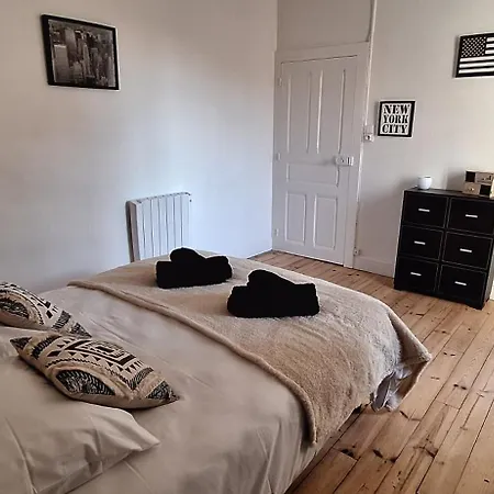 Grand Familial 5 A Ally, Dans Le Cantal A Cote De Salers *