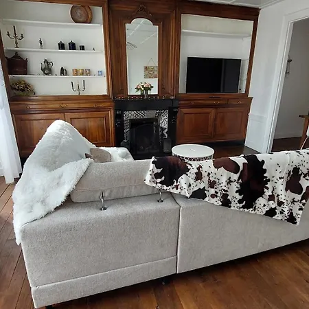 Grand Familial 5 A Ally, Dans Le Cantal A Cote De Salers *