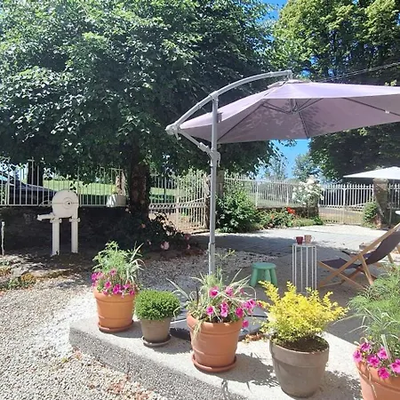 Grand Familial 5 A Ally, Dans Le Cantal A Cote De Salers 度假居